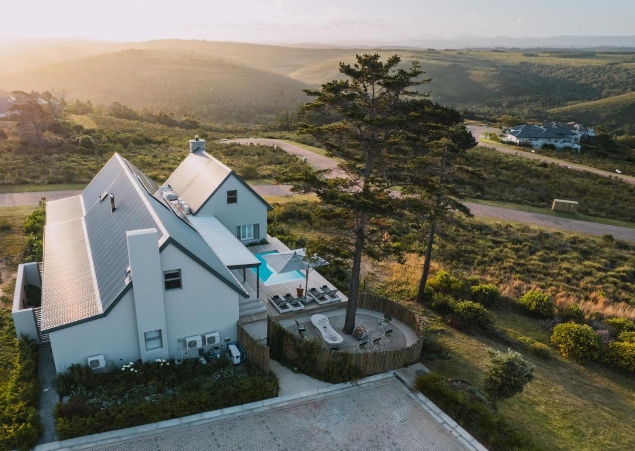 Sky Villa Boutique Hotel By Raw Africa Collection Plettenberg Bay Eksteriør billede Modern houses in Hermanus