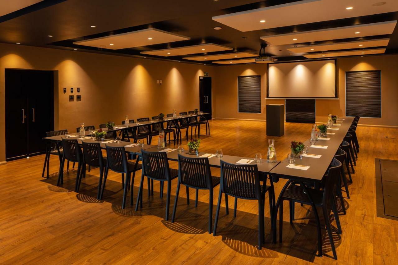 Sky Villa Boutique Hotel By Raw Africa Collection Plettenberg Bay Eksteriør billede Meeting room