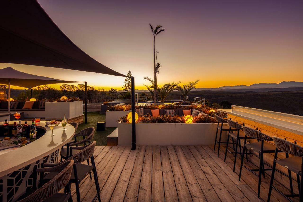 Sky Villa Boutique Hotel By Raw Africa Collection Plettenberg Bay Eksteriør billede The rooftop bar at the Hotel
