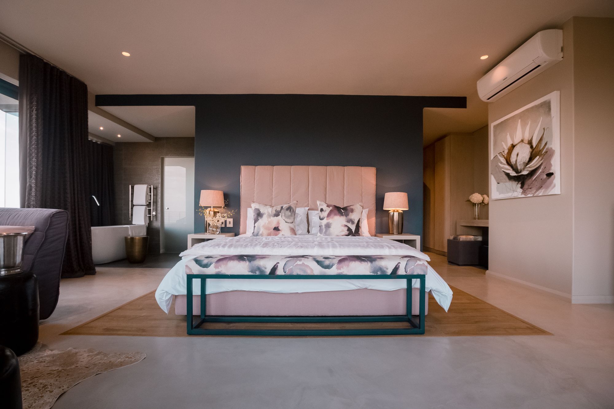 Sky Villa Boutique Hotel By Raw Africa Collection Plettenberg Bay Eksteriør billede A bedroom at the Cape Town edition